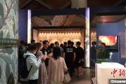 解梦软件百年典藏首渡重洋 124套英国工艺美术运动珍品亮相天津